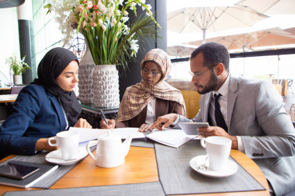 Online vs. In-Person: The Definitive Case for Live Coach Certification Training in Dubai