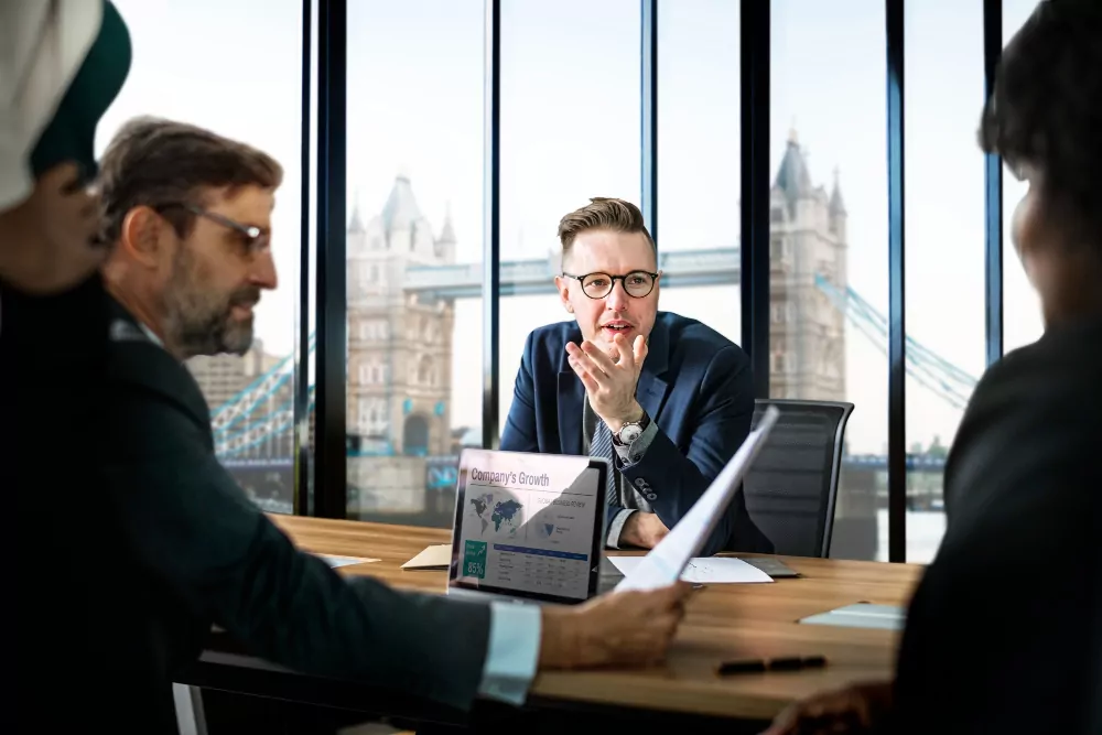 How to Become an ICF-Certified Executive Coach Alongside a Full-Time Career in the UK